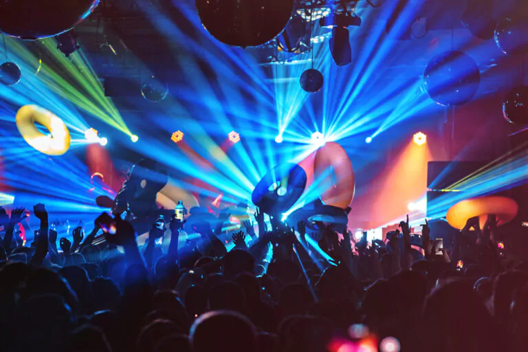 Dj,Night,Club,Party,Rave,With,Crowd,In,Music,Festive