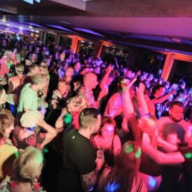 partyreisen-deutschland-90er-party-Partyboot