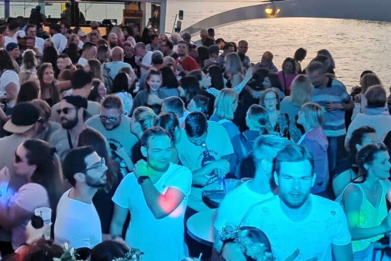 Fest-der-1000-lichter-partyreisen-deutschland-partyboot