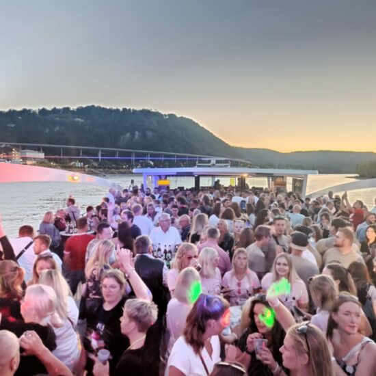 Fest-der-1000-lichter-partyreisen-deutschland-partyboot