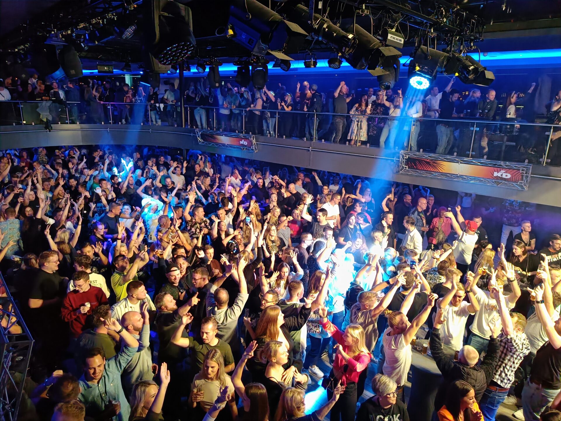 Köln. Friday Night Partyboot, incl. Übernachtung — Partyreisen Deutschland