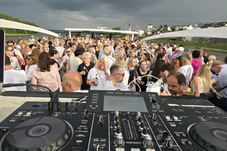 Partyreisen-deutschland- partyschiff