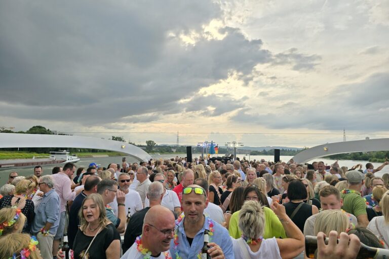 Partyreisen-deutschland- partyschiff