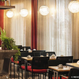 Gedeckte Tische im Restaurant des Amedia Plaza Hotels Speyer