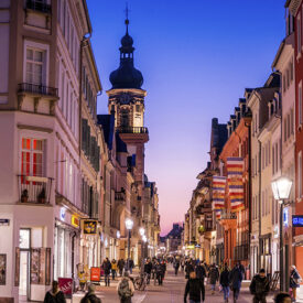 Heidelberg Reisebild fuer Altstadt und Neckar Wochenende