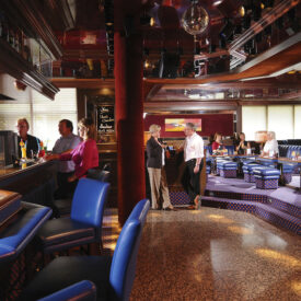 Hotelbar mit Sitzplätzen im Maritim Hotel Würzburg