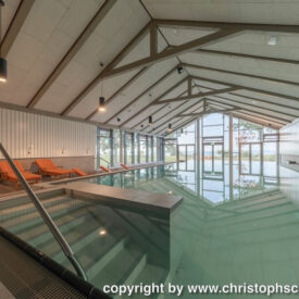 Infinity-Innenpool im Spa-Bereich des arborea Marina Resort Neustadt