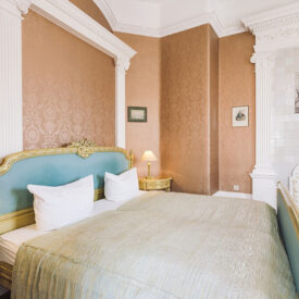 Stilvoll eingerichtetes Zimmer im Burghotel Haselünne