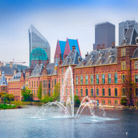 Blick auf den Binnenhof und die Skyline von Den Haag