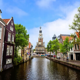 Historische Häuser an einer Gracht in Alkmaar
