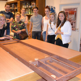 Gruppe beim Spaßprogramm im Gaudium auf dem Berentzen Hof