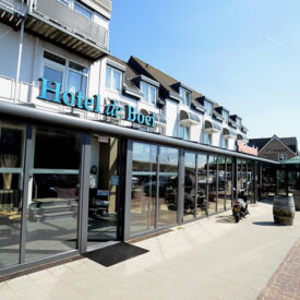 Außenansicht des Hotels de Boei in Egmond aan Zee