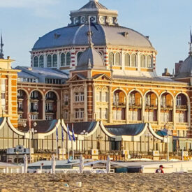 Kurhaus an der Strandpromenade von Scheveningen