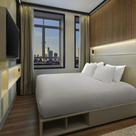 Doppelzimmer mit Stadtblick im Motto by Hilton Rotterdam Blaak