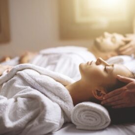 Entspannte Wellnessmassage während der Ostsee-Auszeit in Neustadt