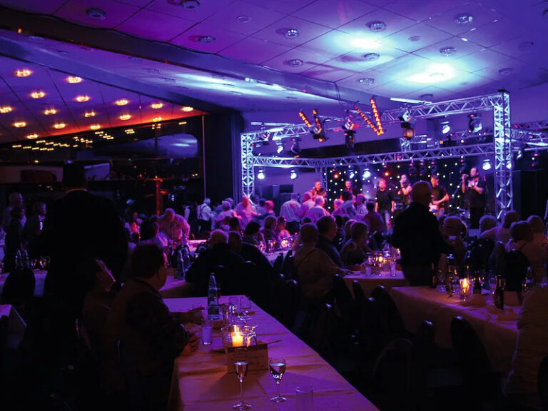 Partystimmung im Festsaal beim Stern-Finale in Willingen