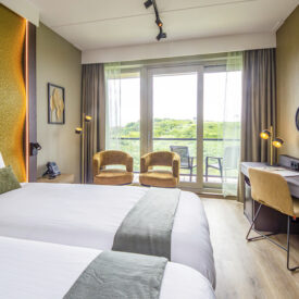 Modernes Doppelzimmer im Strandhotel Het Hoge Duin