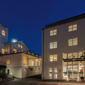 The YARD Hotel Bad Honnef am Abend von außen