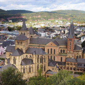 Luftaufnahme des Trierer Doms und der Innenstadt